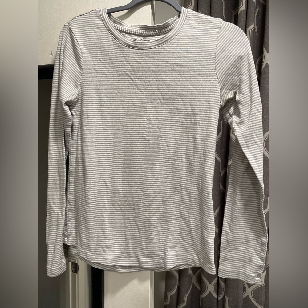 FINAL PRICE 💚 EUC Eddie Bauer striped long sleeved shirt in white/gray size M